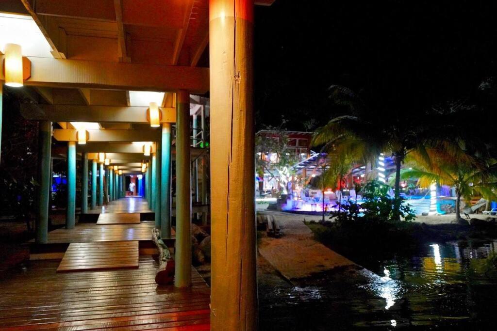 The Dock Resort Over Water Retreat West End Bagian luar foto