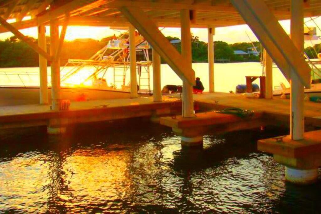 The Dock Resort Over Water Retreat West End Bagian luar foto
