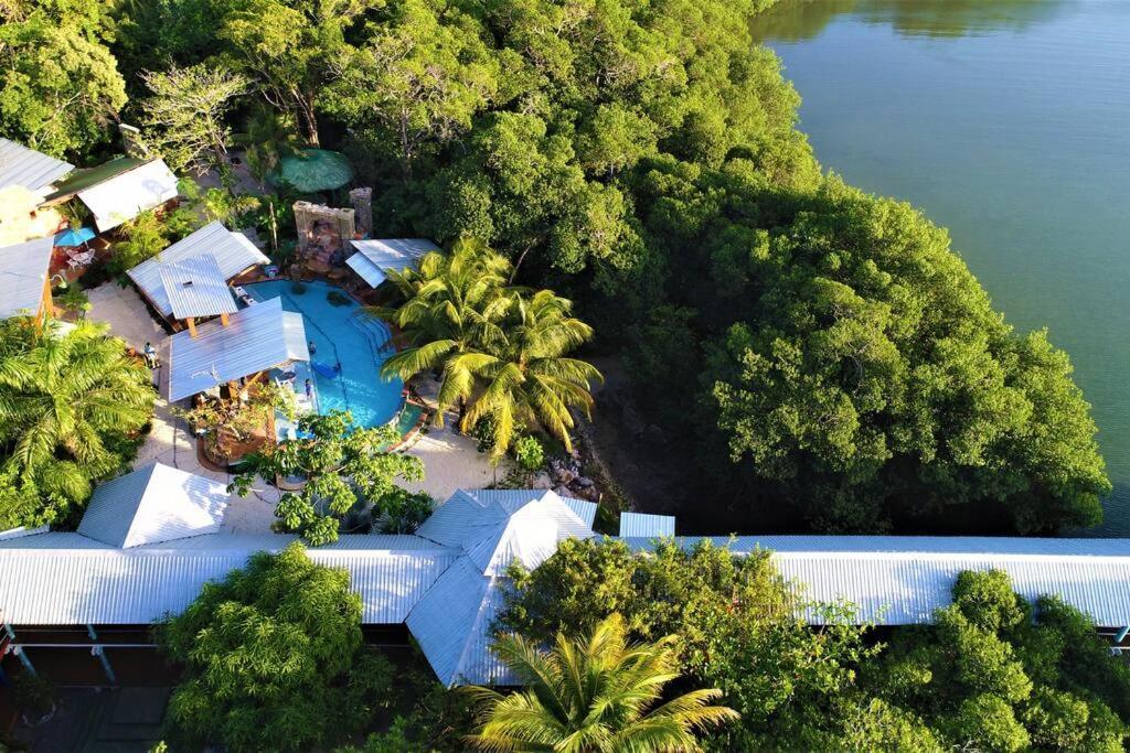 The Dock Resort Over Water Retreat West End Bagian luar foto