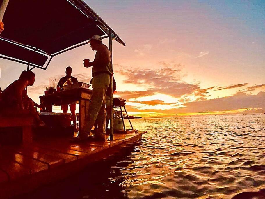The Dock Resort Over Water Retreat West End Bagian luar foto