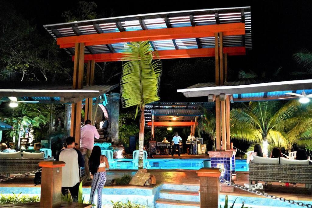 The Dock Resort Over Water Retreat West End Bagian luar foto