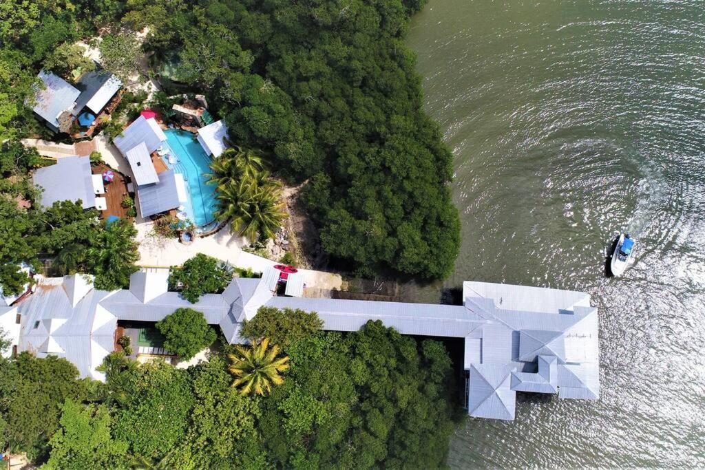 The Dock Resort Over Water Retreat West End Bagian luar foto