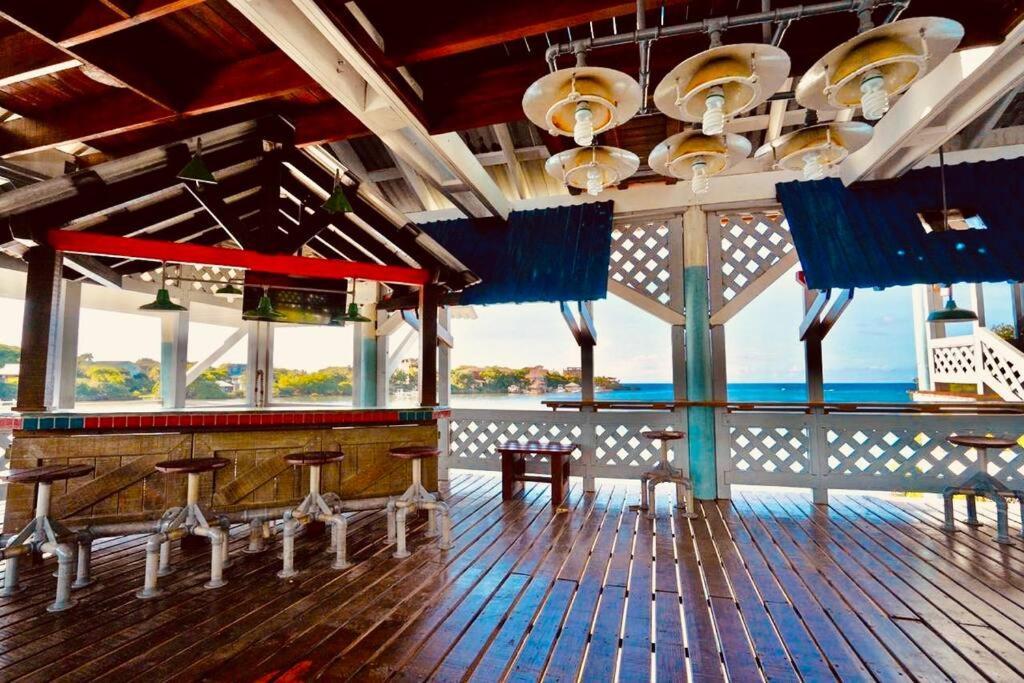 The Dock Resort Over Water Retreat West End Bagian luar foto