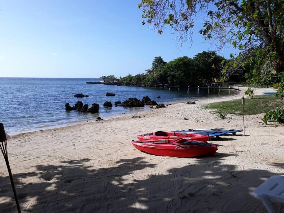 The Dock Resort Over Water Retreat West End Bagian luar foto